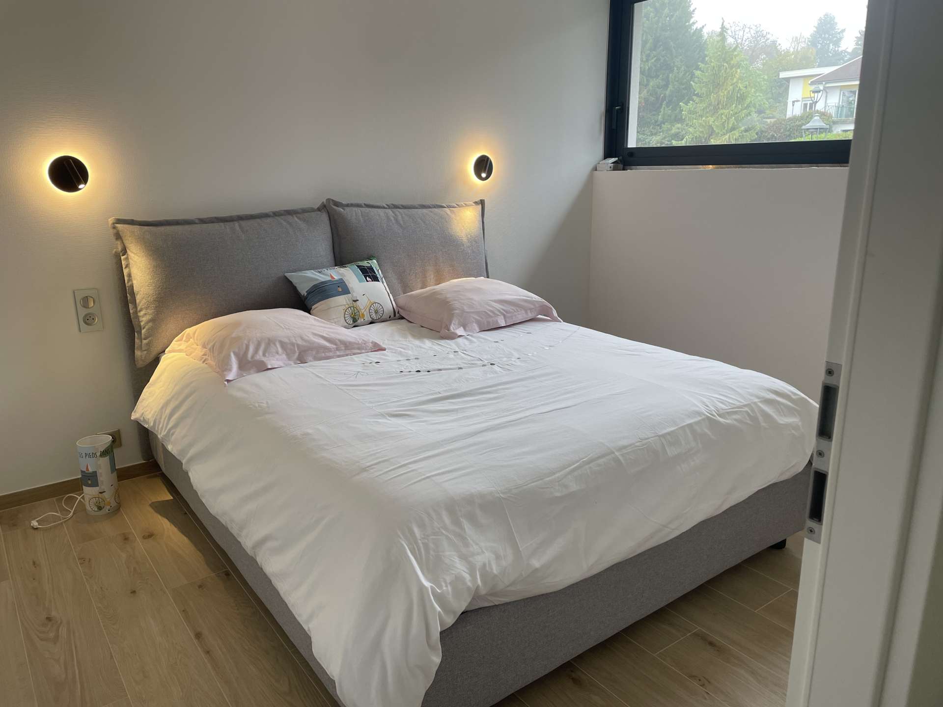 Chambre 1 cosy avec lit double et éclairage tamisé